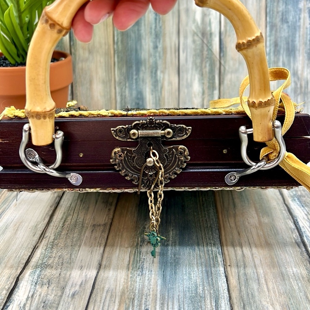 ⭐️Adorned Crown assemblage cigar box collage purse Psalm 91 - Picture 6 of 14